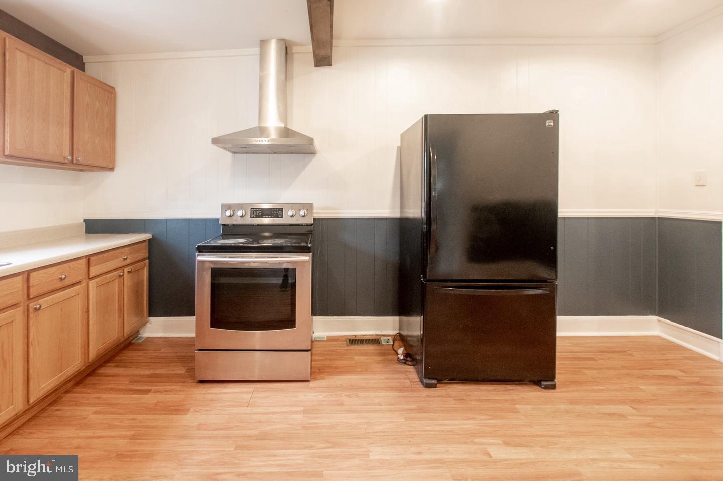 239 W EVERGREEN STREET