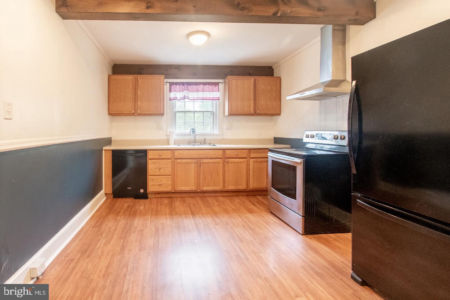 239 W EVERGREEN STREET