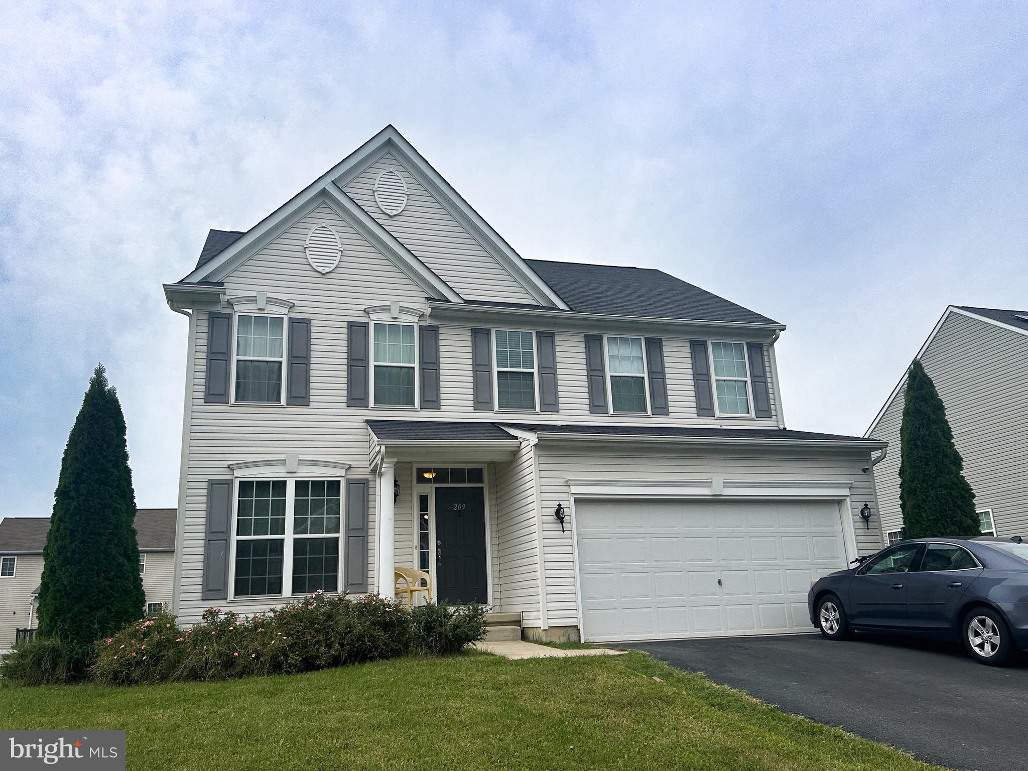 209 E CONSTITUTION DRIVE