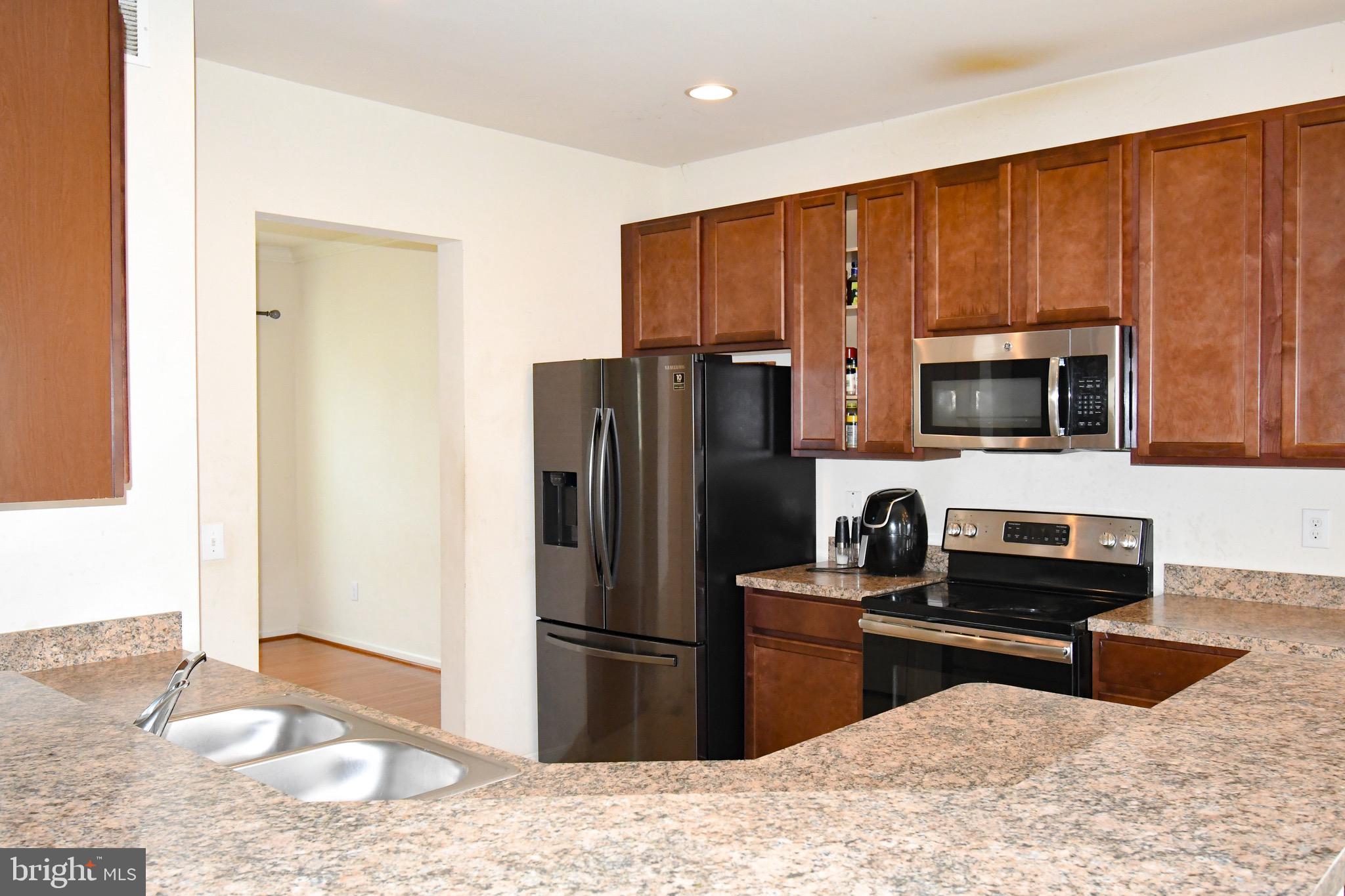 209 E CONSTITUTION DRIVE