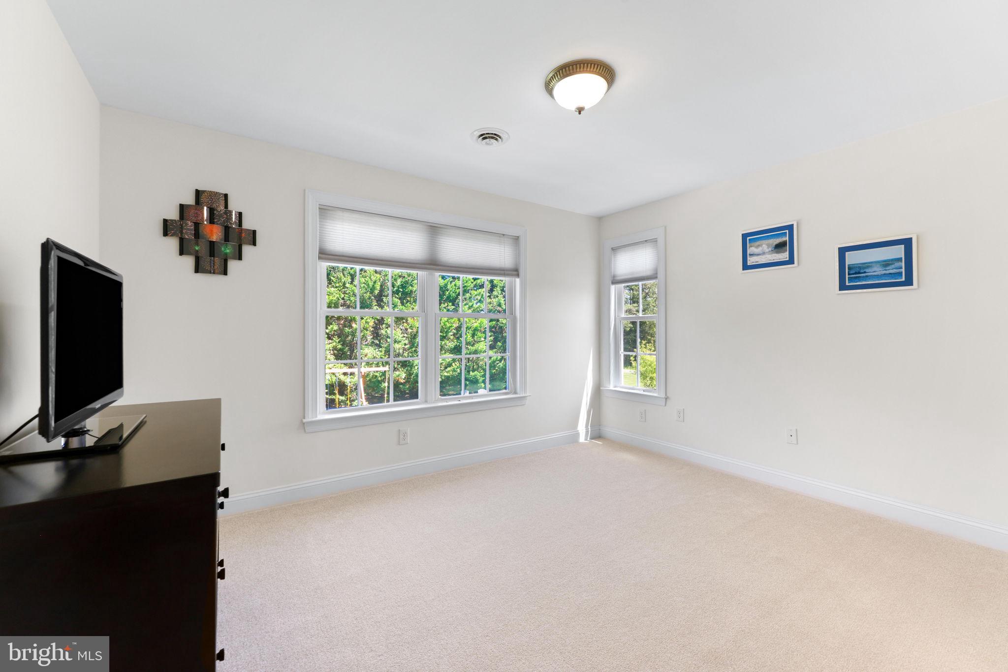 CHINQUAPIN HILL - Residential