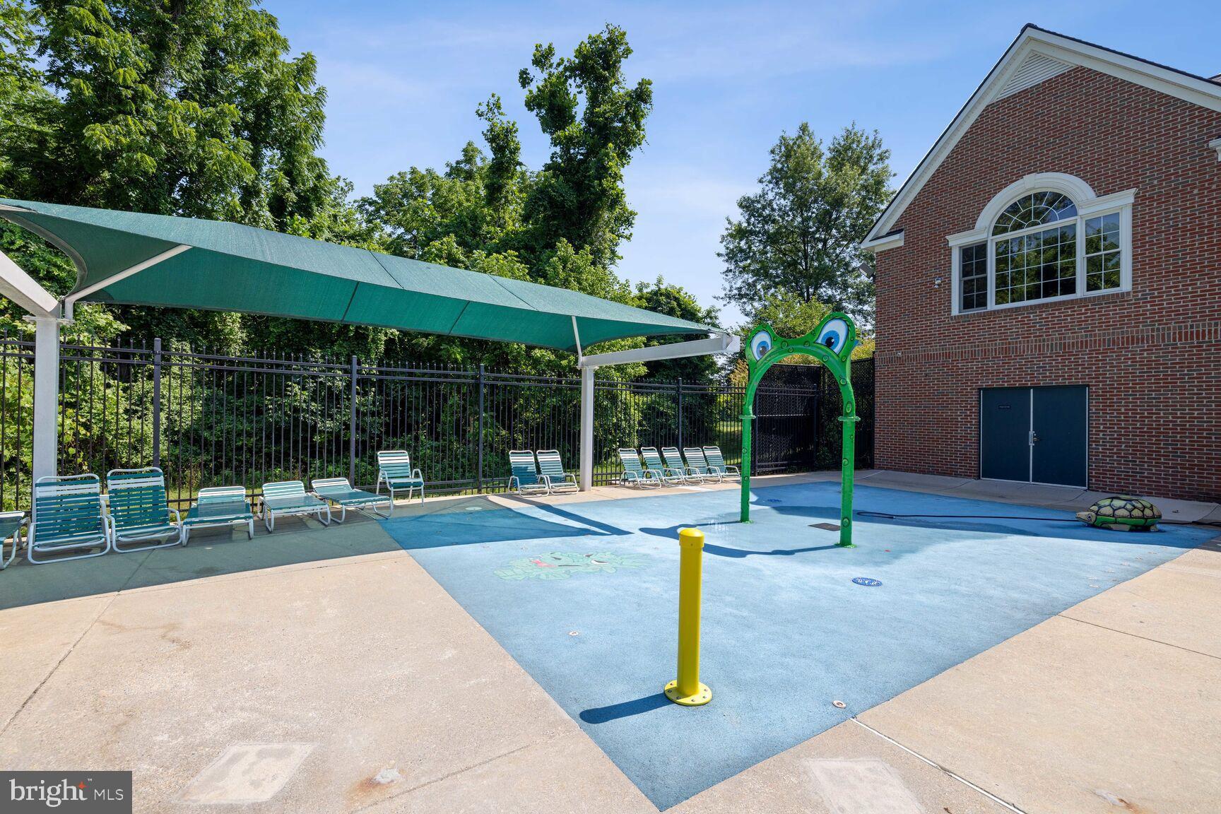 WILLOWS OF POTOMAC - Residential