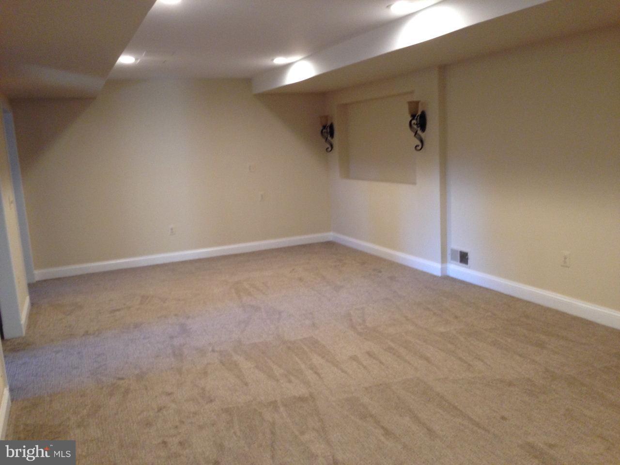 HOLLY KNOLL - Residential