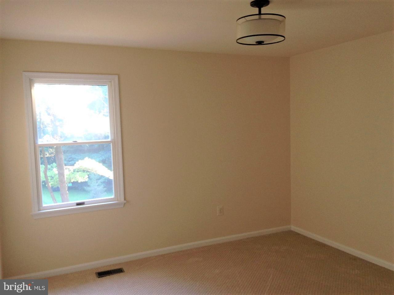 HOLLY KNOLL - Residential