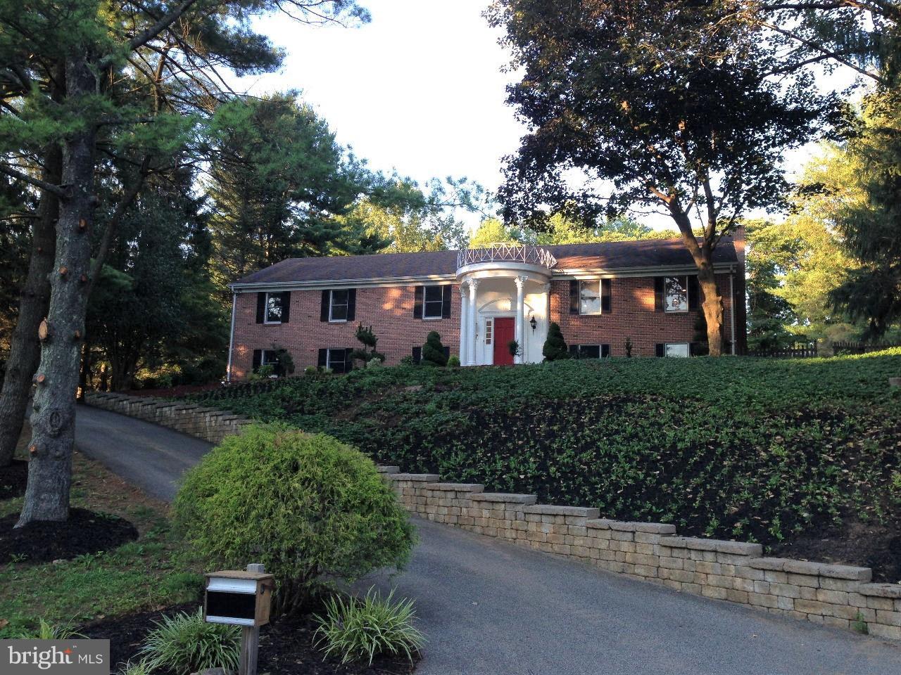 HOLLY KNOLL - Residential