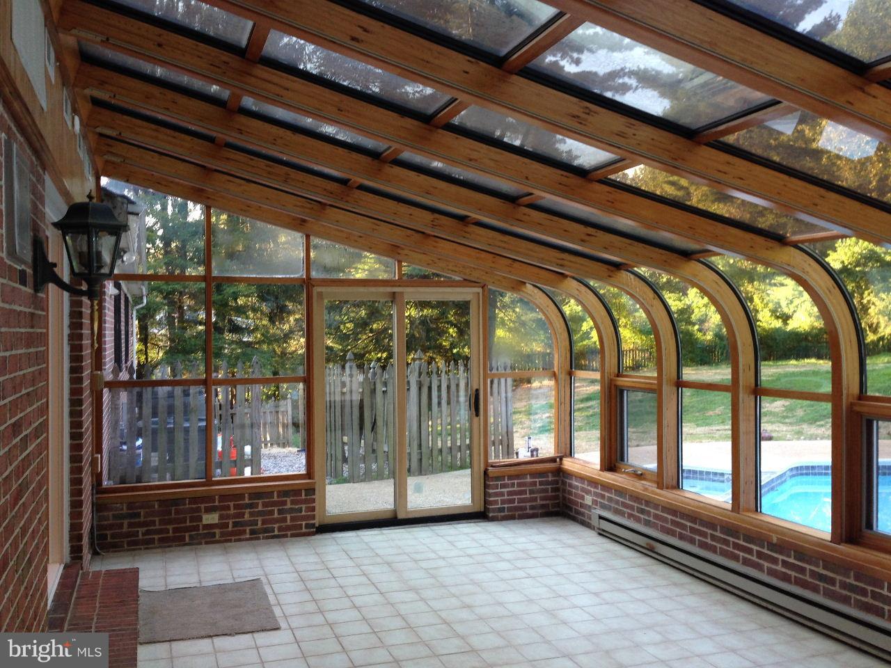 HOLLY KNOLL - Residential