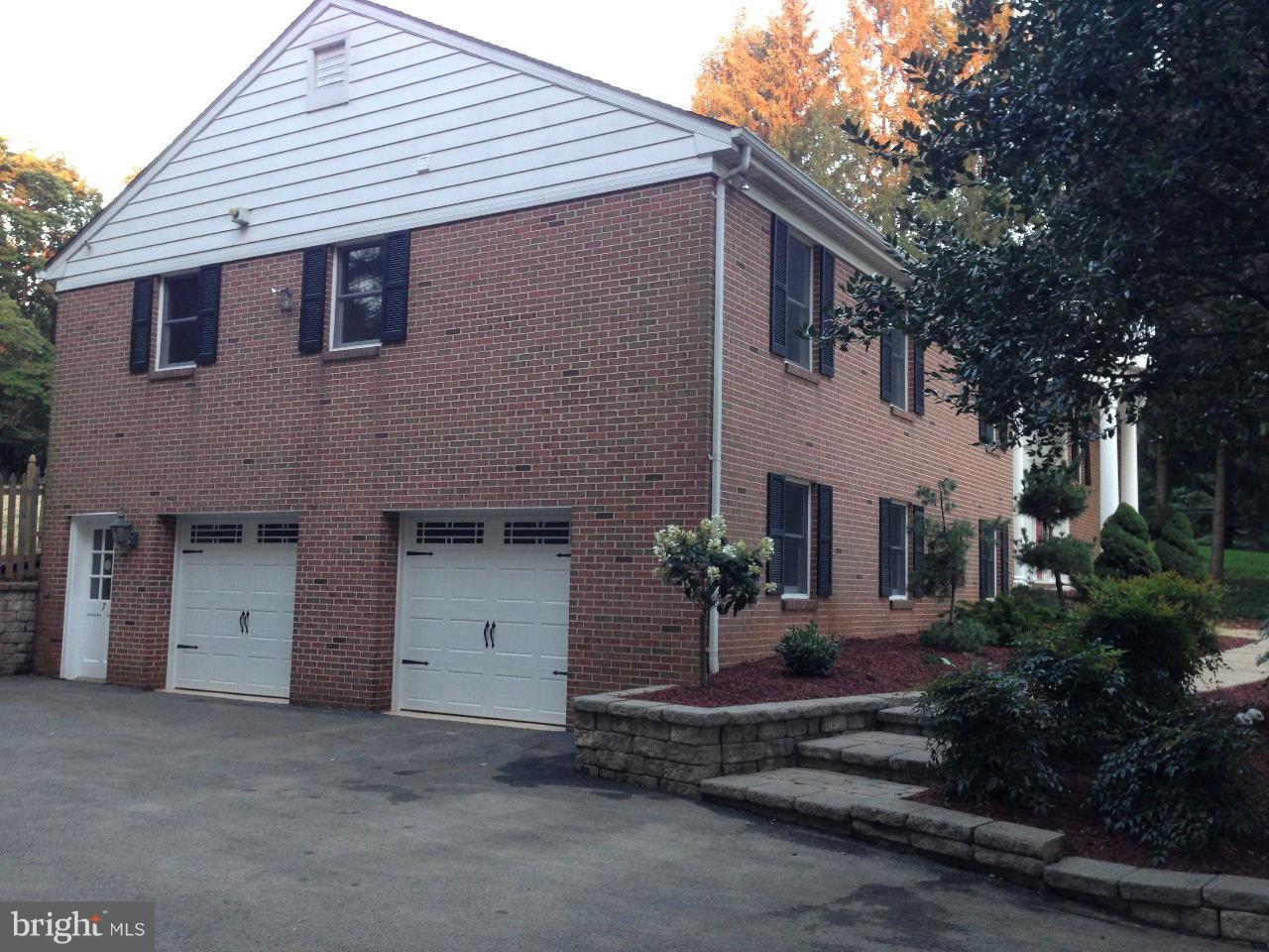 HOLLY KNOLL - Residential