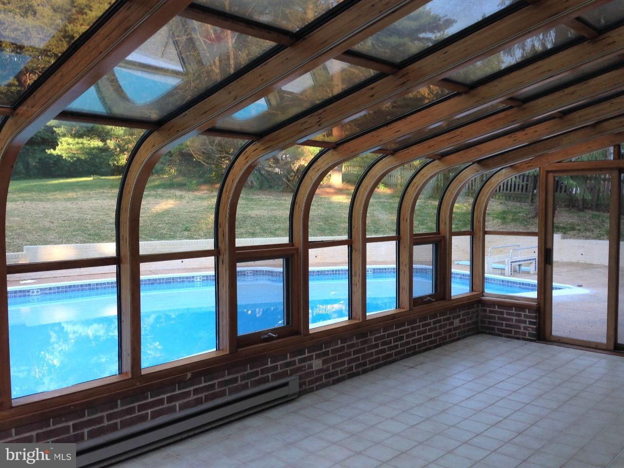 HOLLY KNOLL - Residential