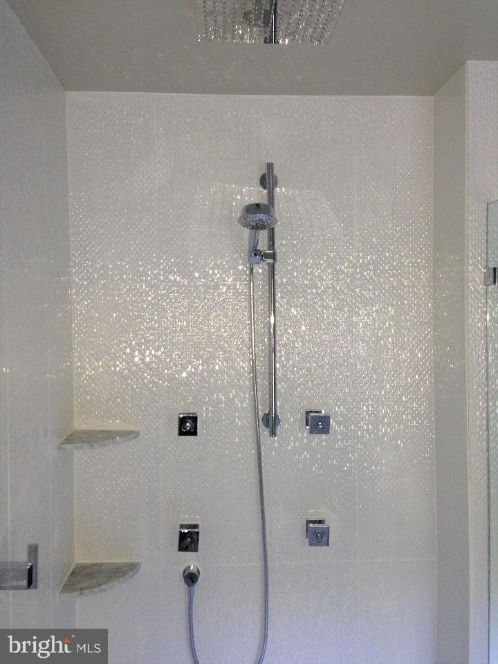 HOLLY KNOLL - Residential