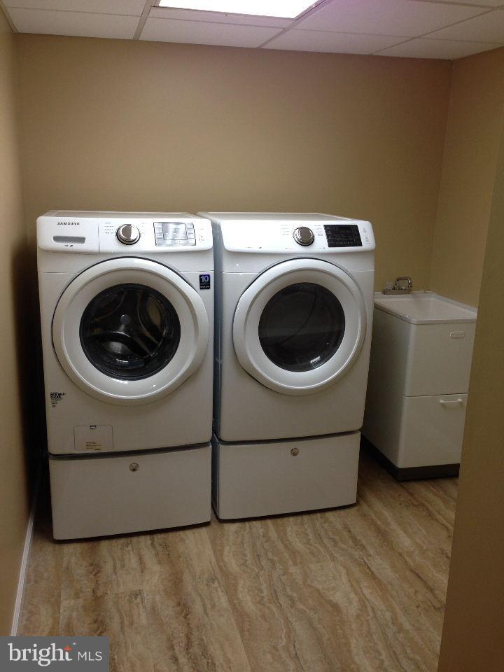 HOLLY KNOLL - Residential