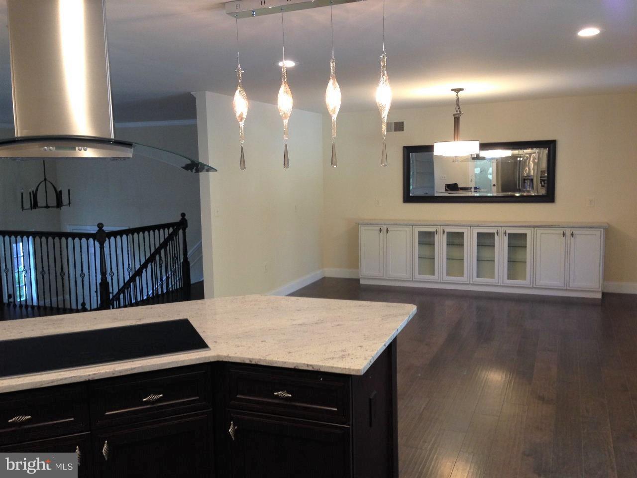 HOLLY KNOLL - Residential