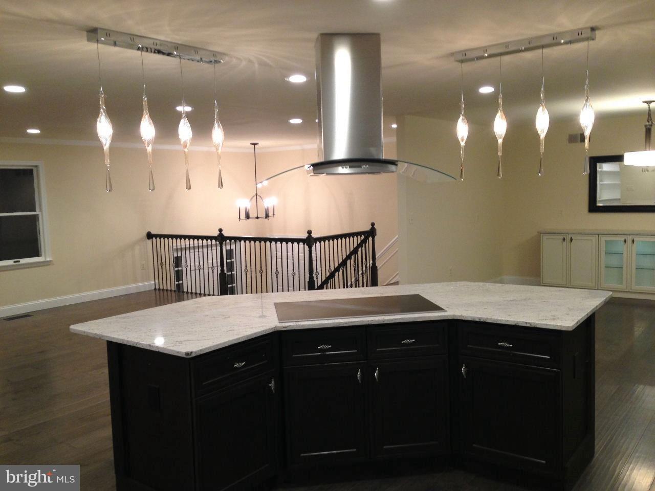 HOLLY KNOLL - Residential