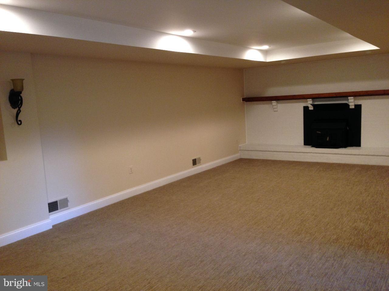 HOLLY KNOLL - Residential