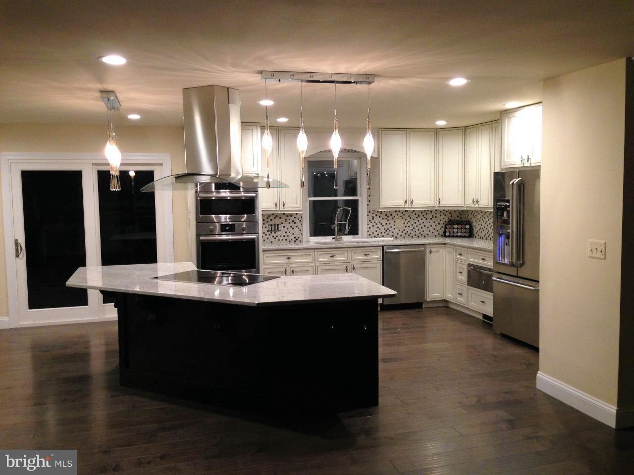 HOLLY KNOLL - Residential