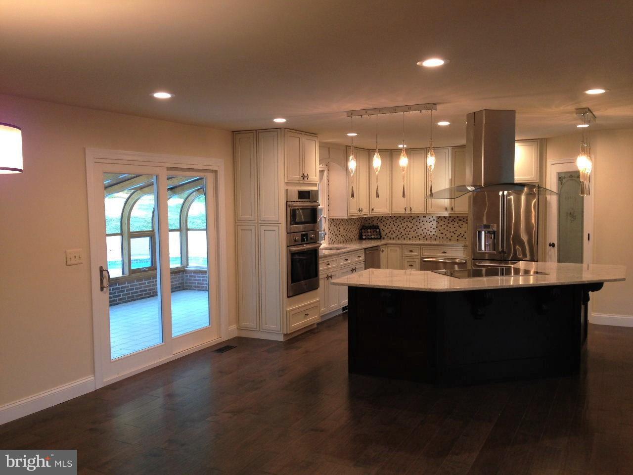 HOLLY KNOLL - Residential