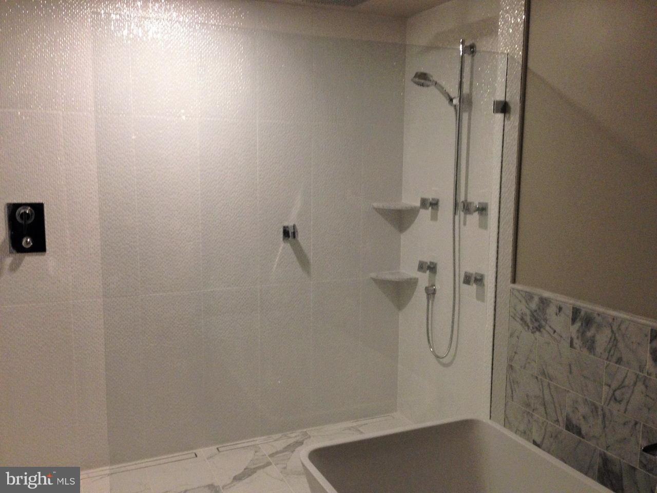 HOLLY KNOLL - Residential