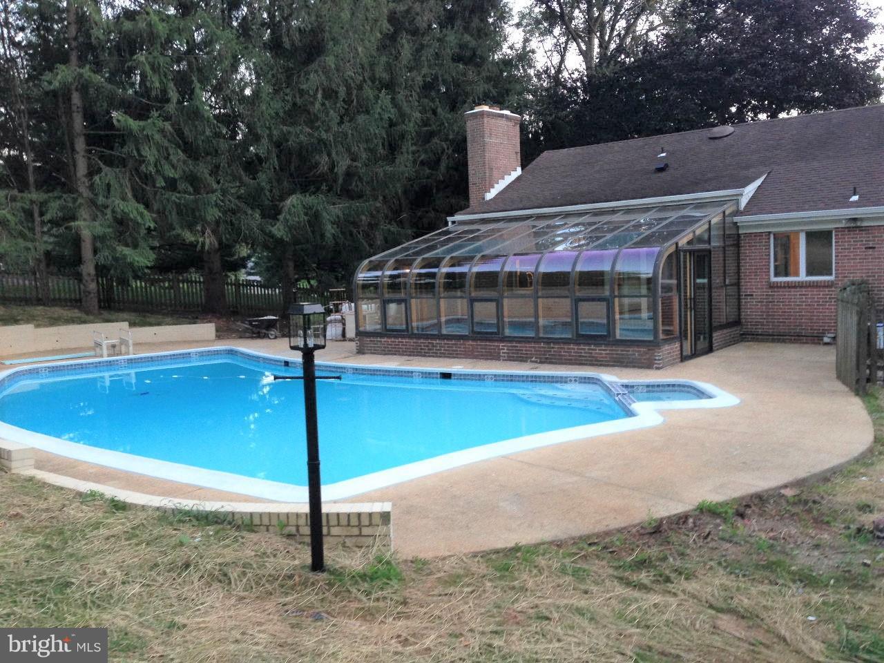 HOLLY KNOLL - Residential