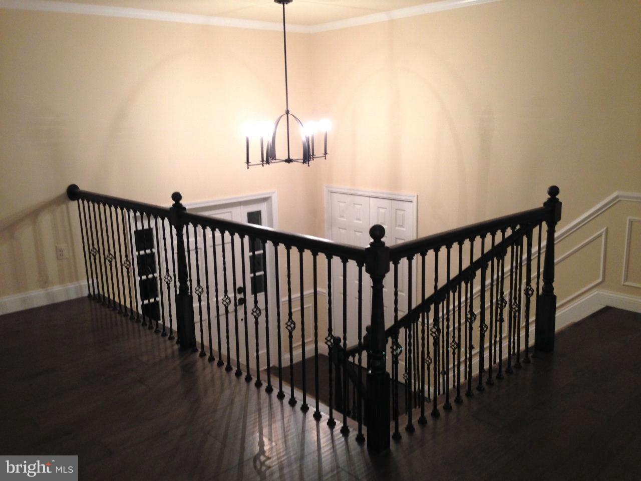 HOLLY KNOLL - Residential