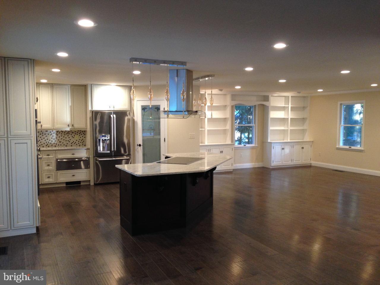 HOLLY KNOLL - Residential