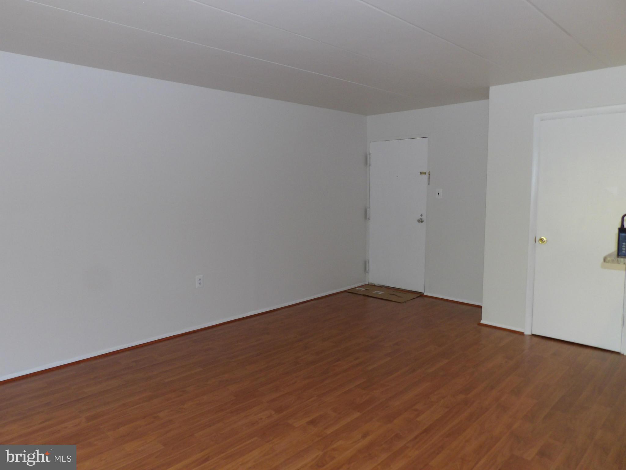 COUNTRY CLUB GREEN - Residential Lease