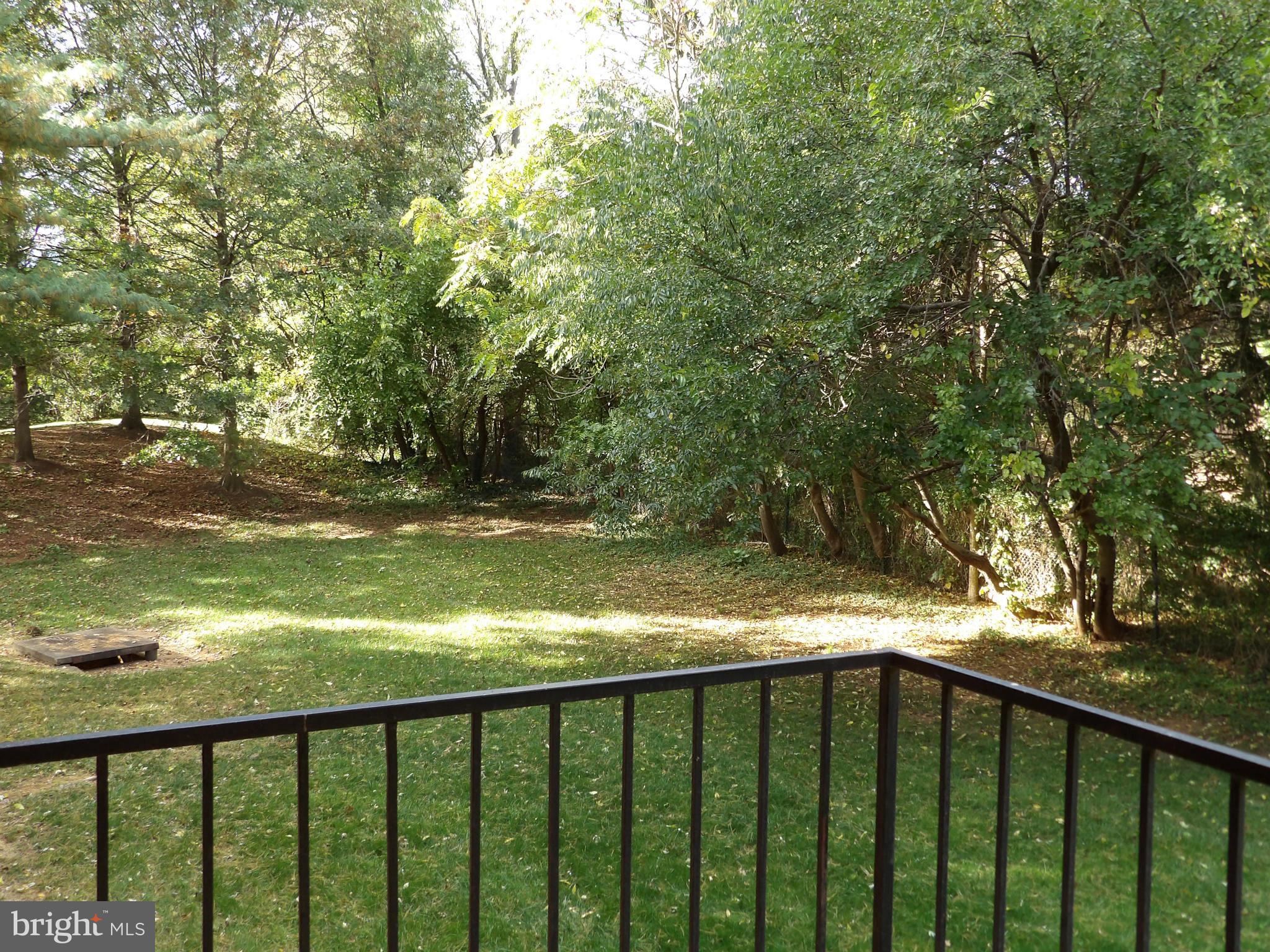 COUNTRY CLUB GREEN - Residential Lease