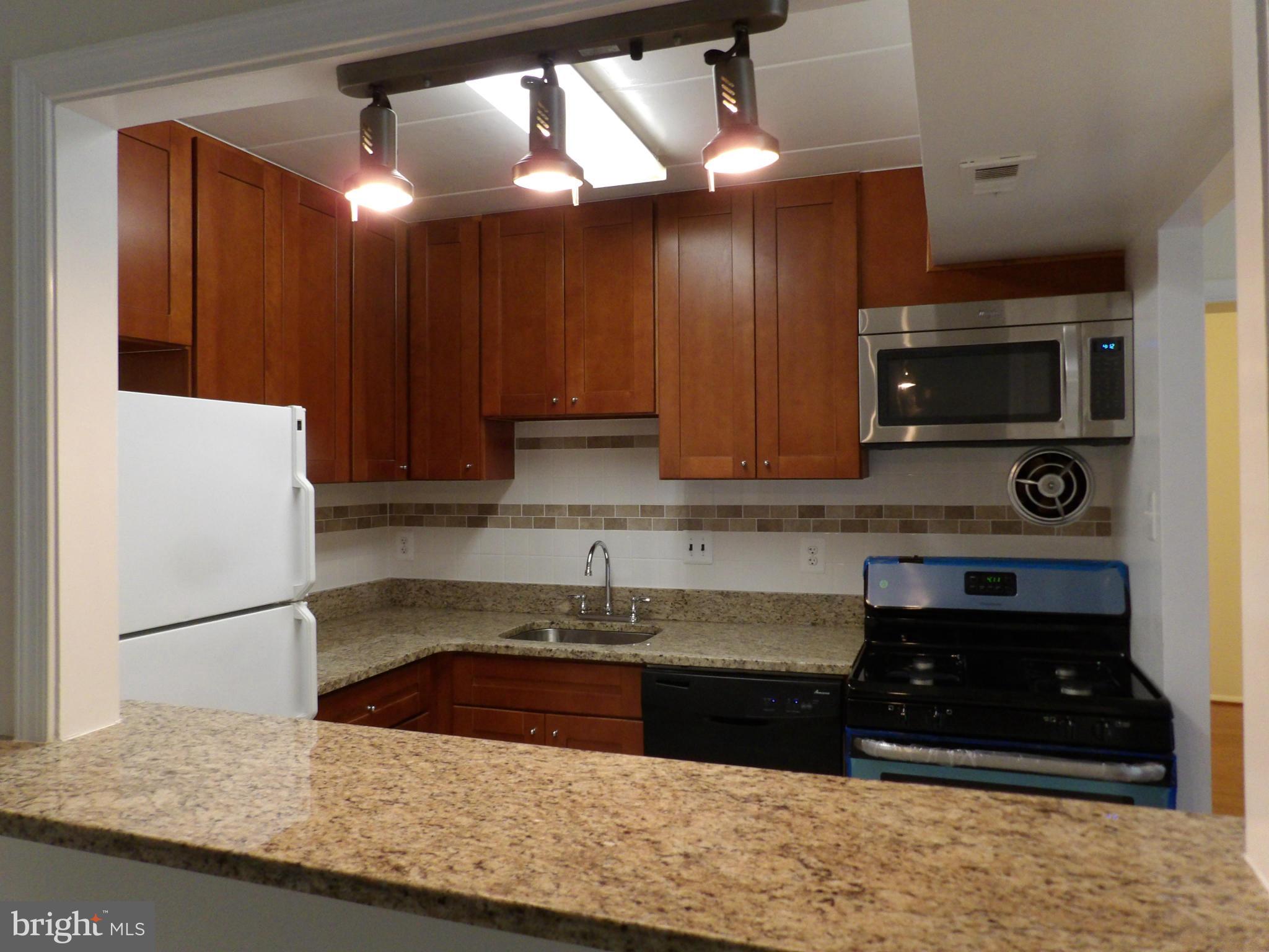 COUNTRY CLUB GREEN - Residential Lease