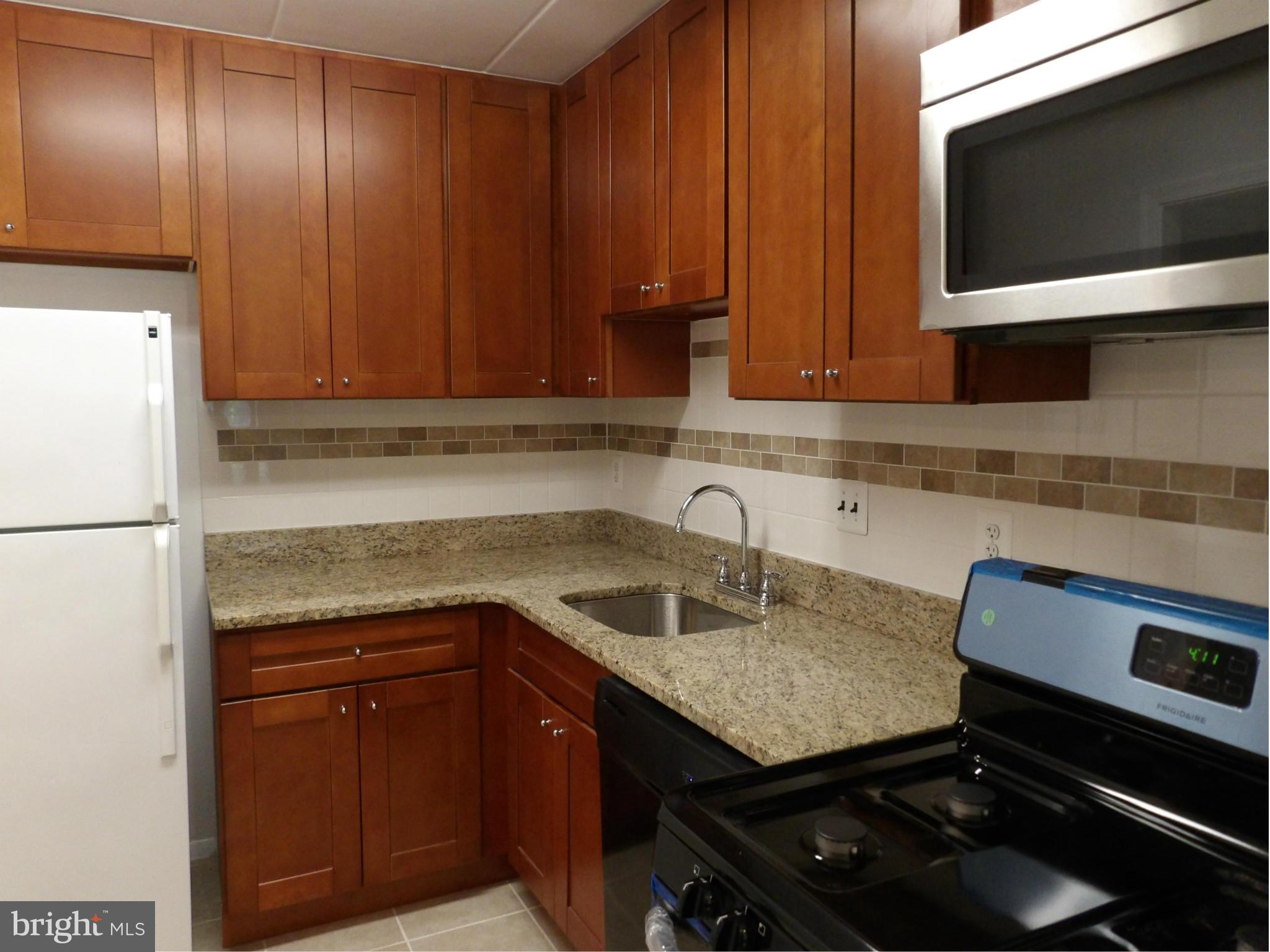 COUNTRY CLUB GREEN - Residential Lease