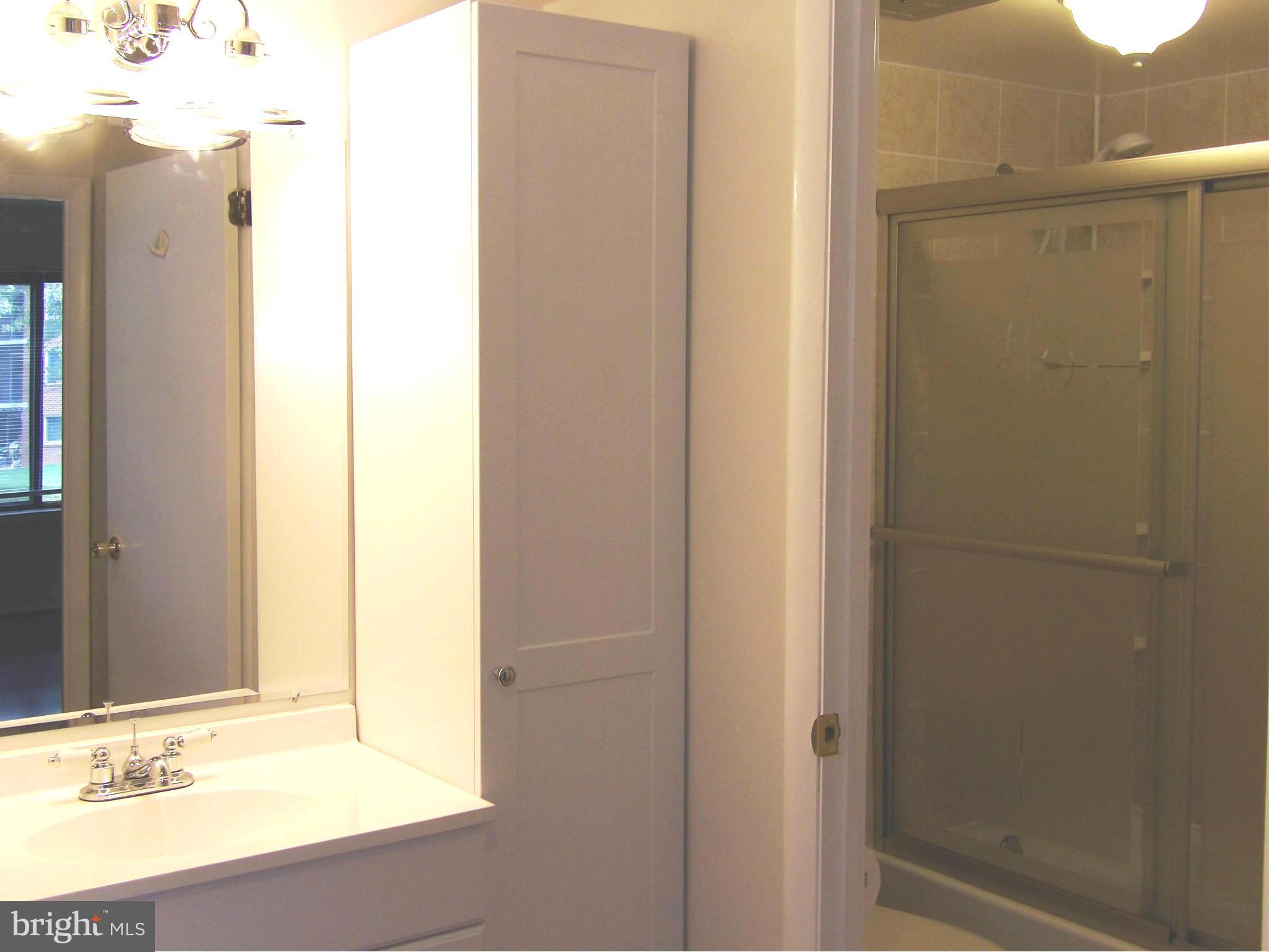 COUNTRY CLUB GREEN - Residential Lease