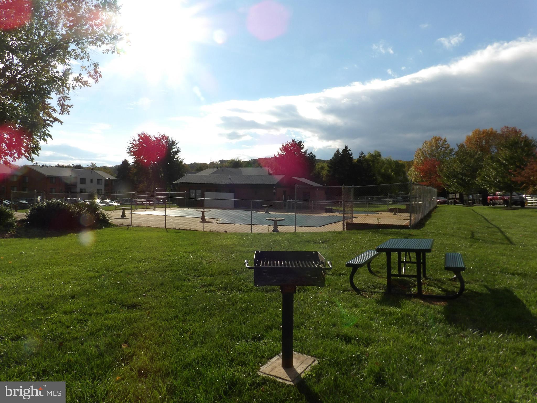 COUNTRY CLUB GREEN - Residential Lease