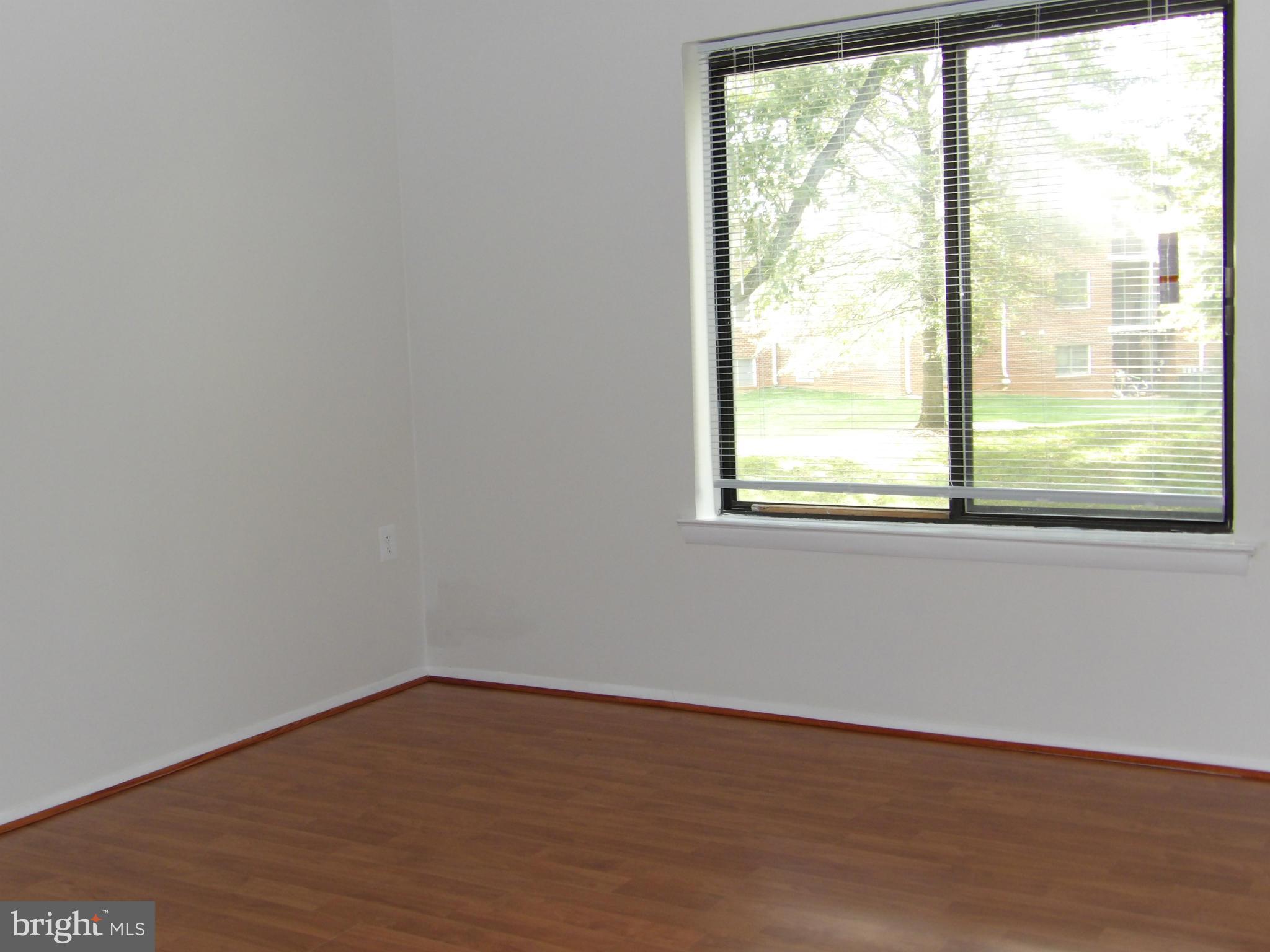 COUNTRY CLUB GREEN - Residential Lease