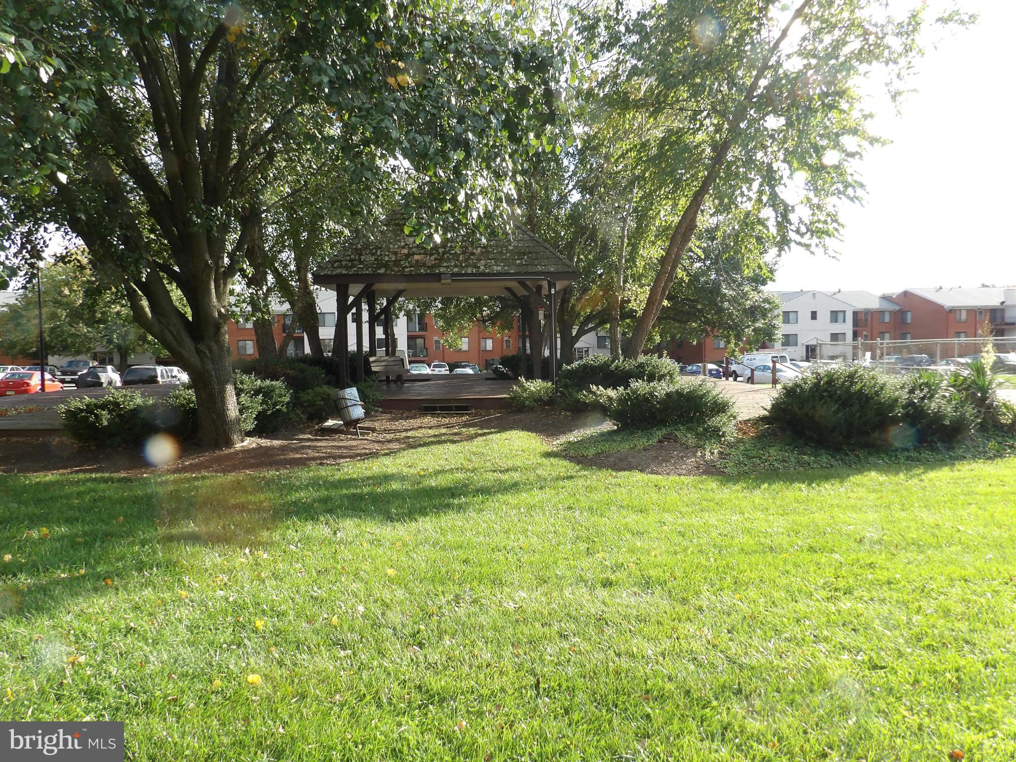 COUNTRY CLUB GREEN - Residential Lease