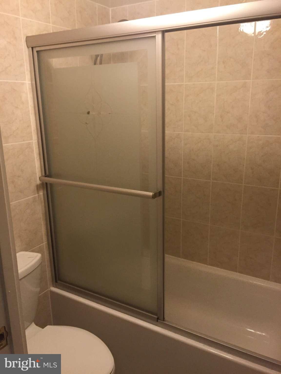 COUNTRY CLUB GREEN - Residential Lease