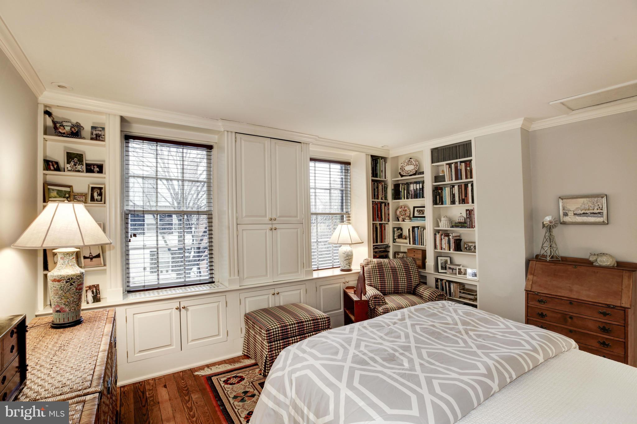 OLD TOWN ALEXANDRIA - Residential