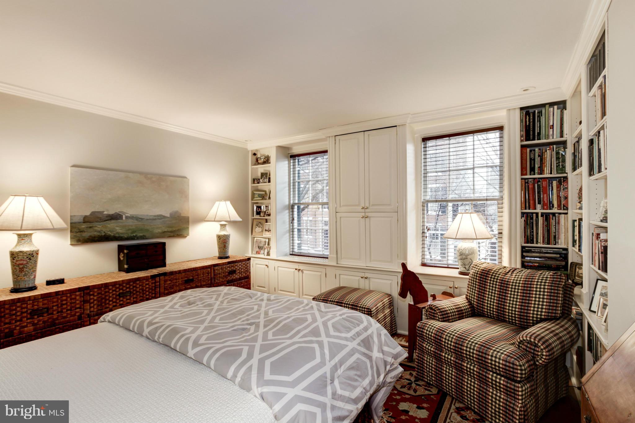 OLD TOWN ALEXANDRIA - Residential