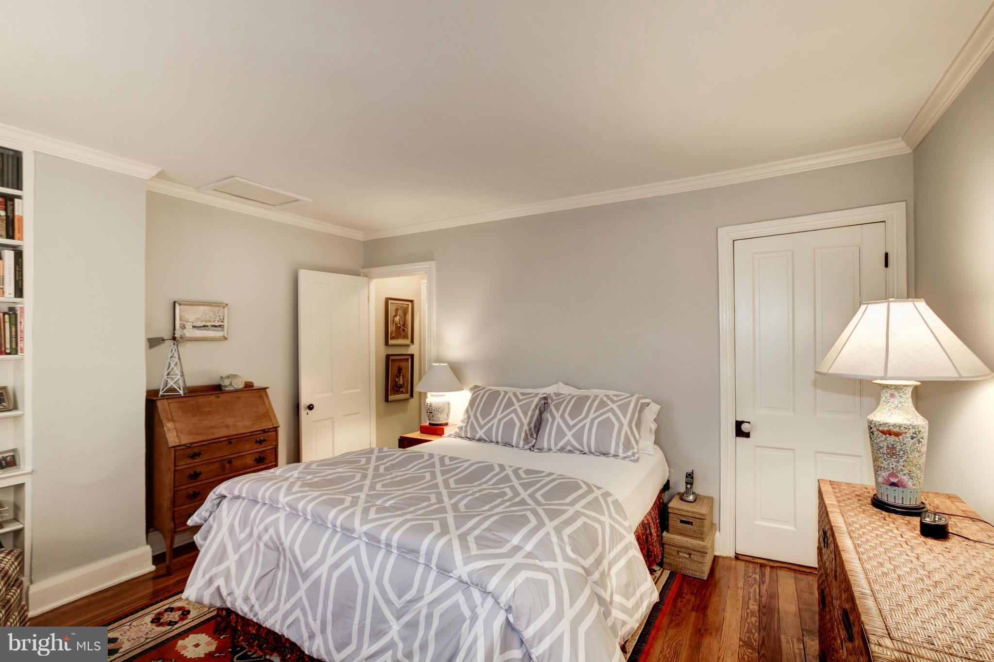 OLD TOWN ALEXANDRIA - Residential