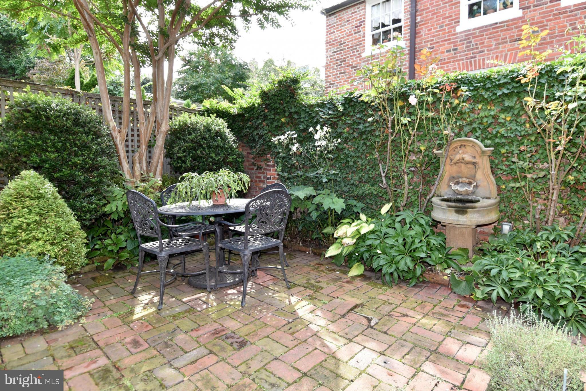 OLD TOWN ALEXANDRIA - Residential