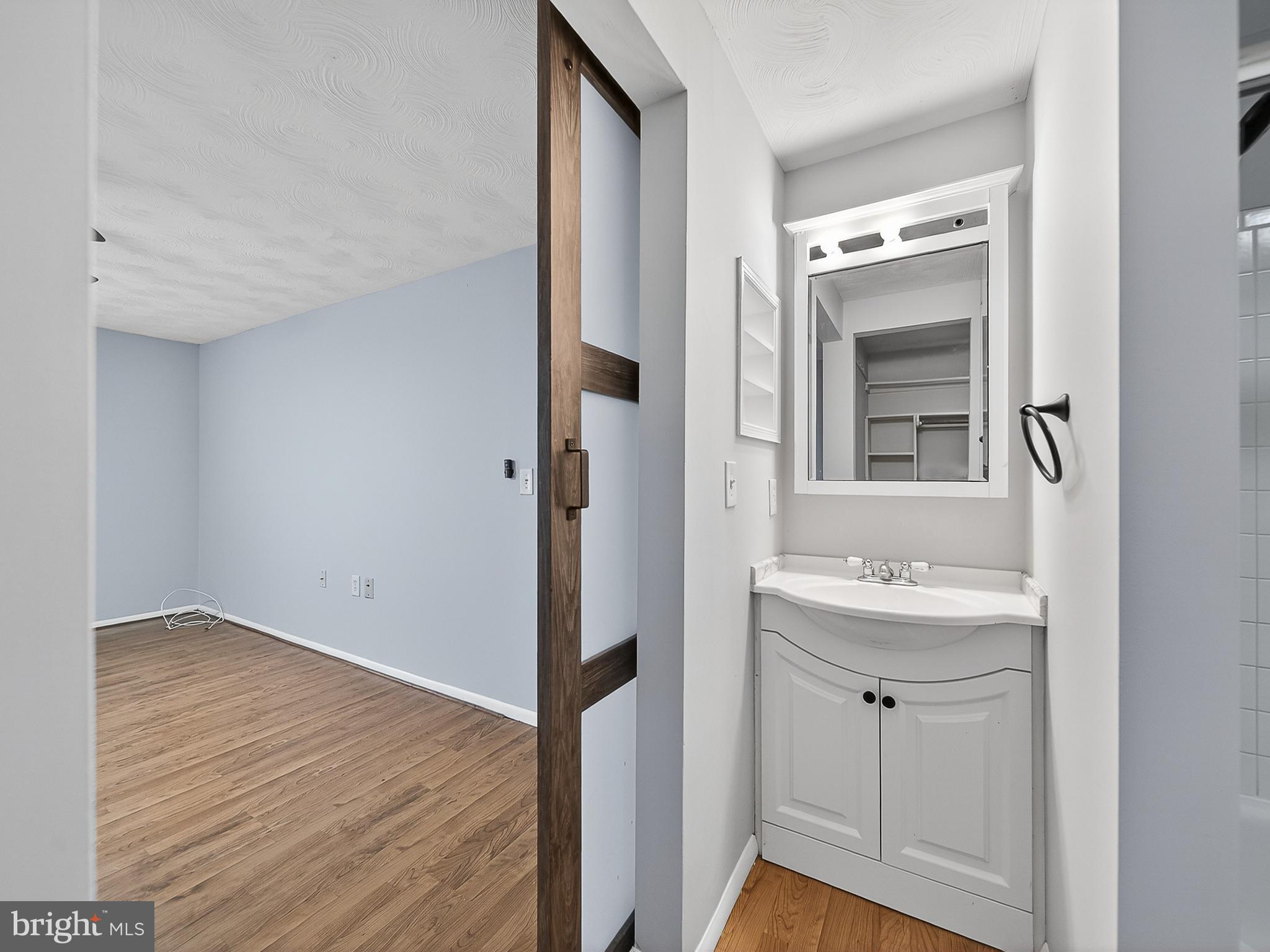 FARMINGDALE - Residential Lease