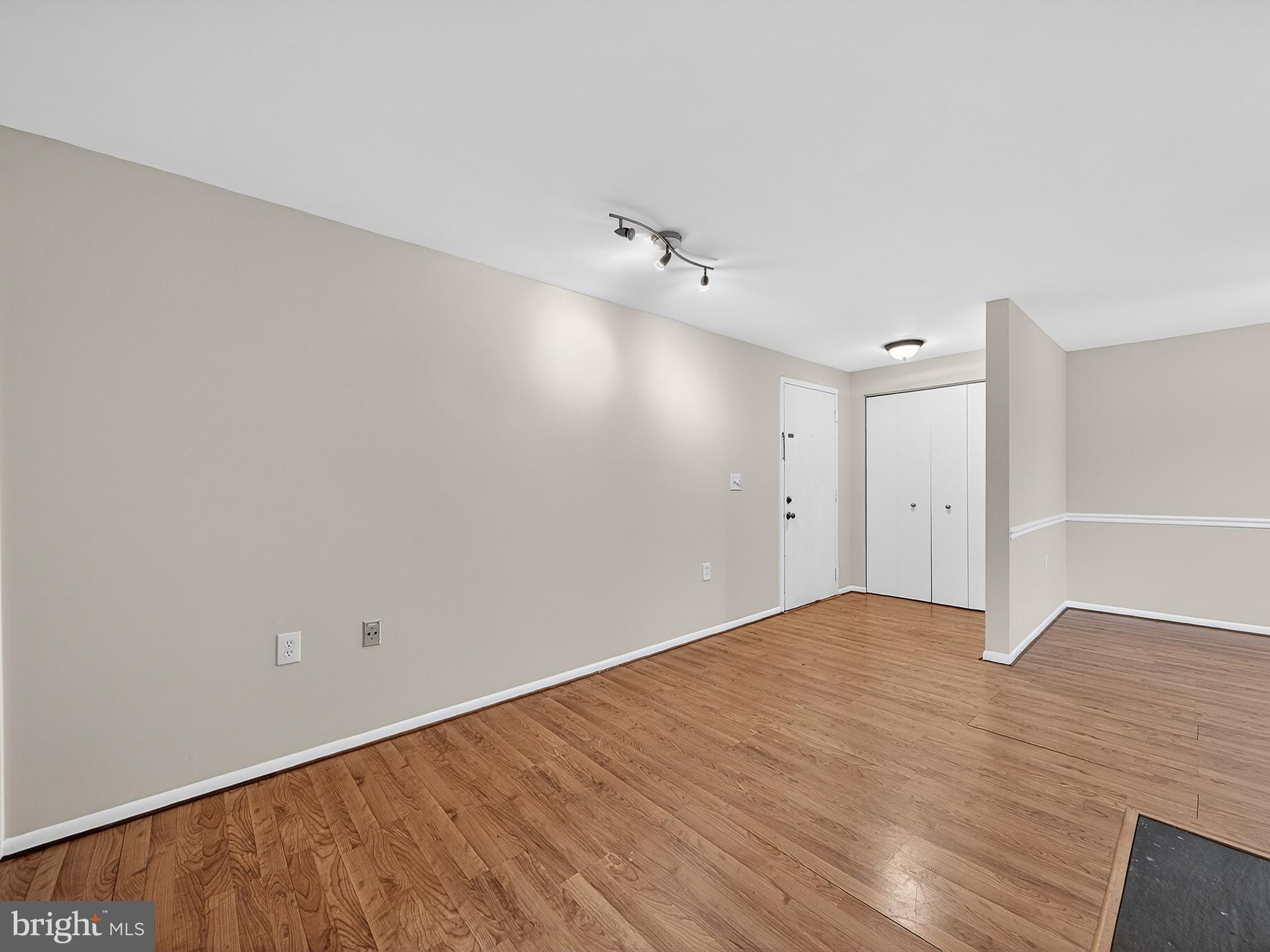 FARMINGDALE - Residential Lease