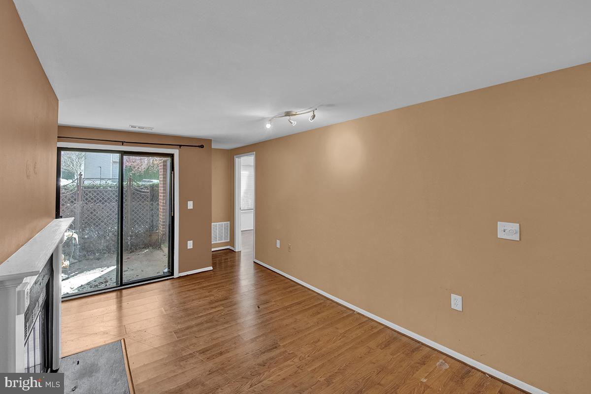 FARMINGDALE - Residential Lease