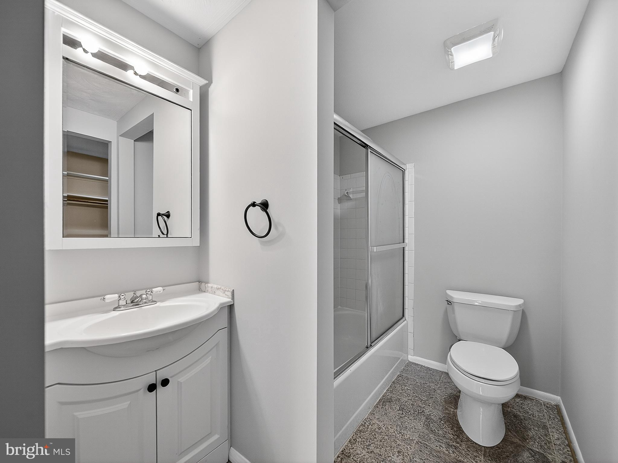 FARMINGDALE - Residential Lease