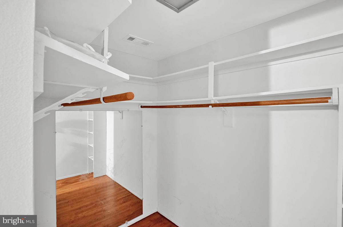 FARMINGDALE - Residential Lease