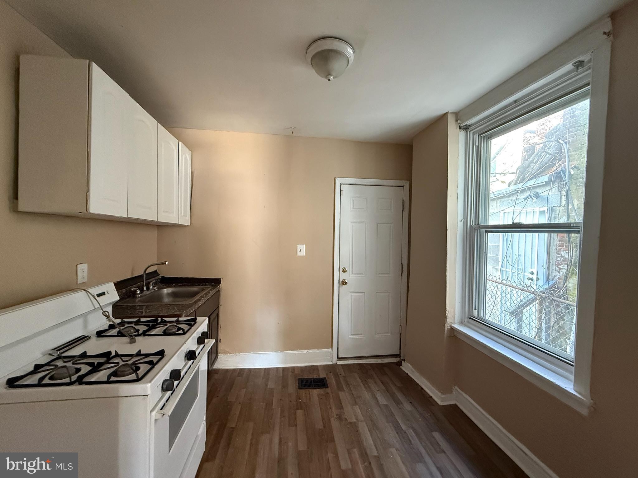 2411 W INDIANA AVENUE