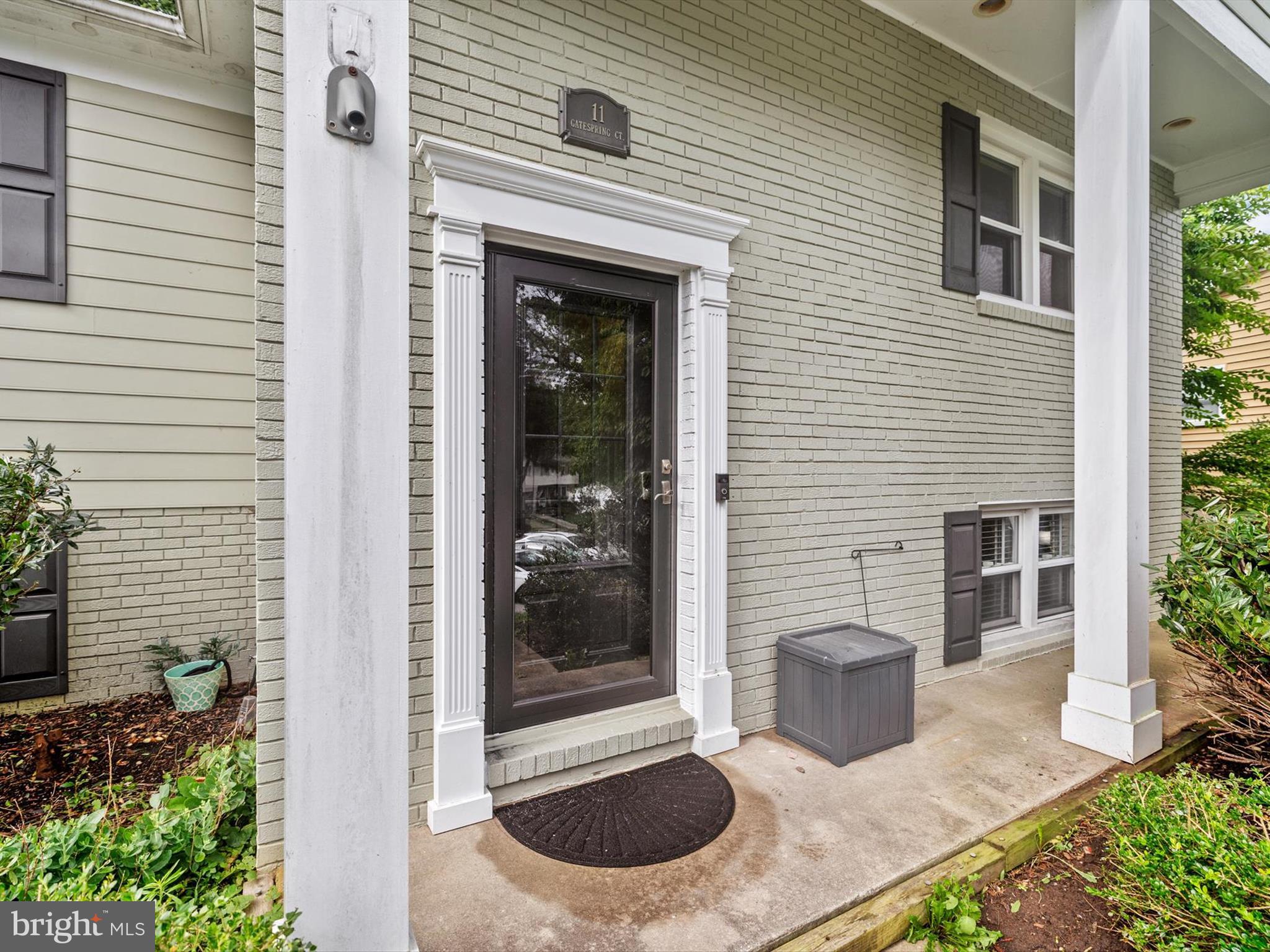 11 GATESPRING COURT