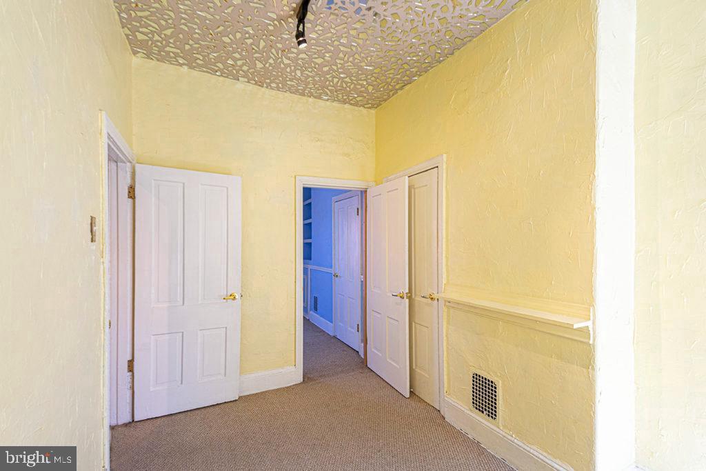 POINT BREEZE - Residential