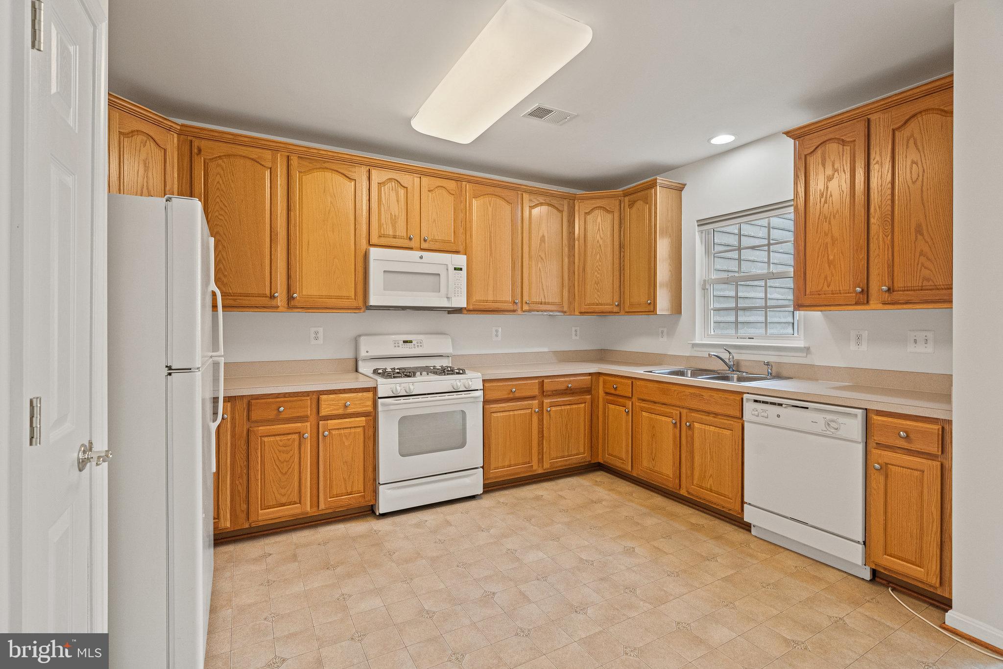 TOWNES AT COMPTON FARM - Residential