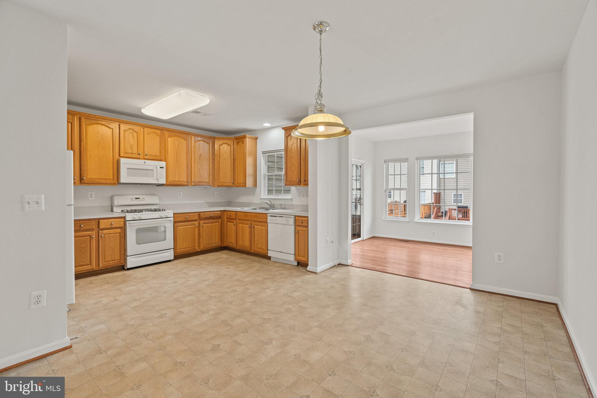 TOWNES AT COMPTON FARM - Residential