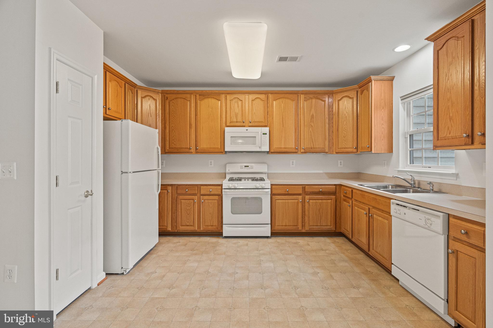 TOWNES AT COMPTON FARM - Residential