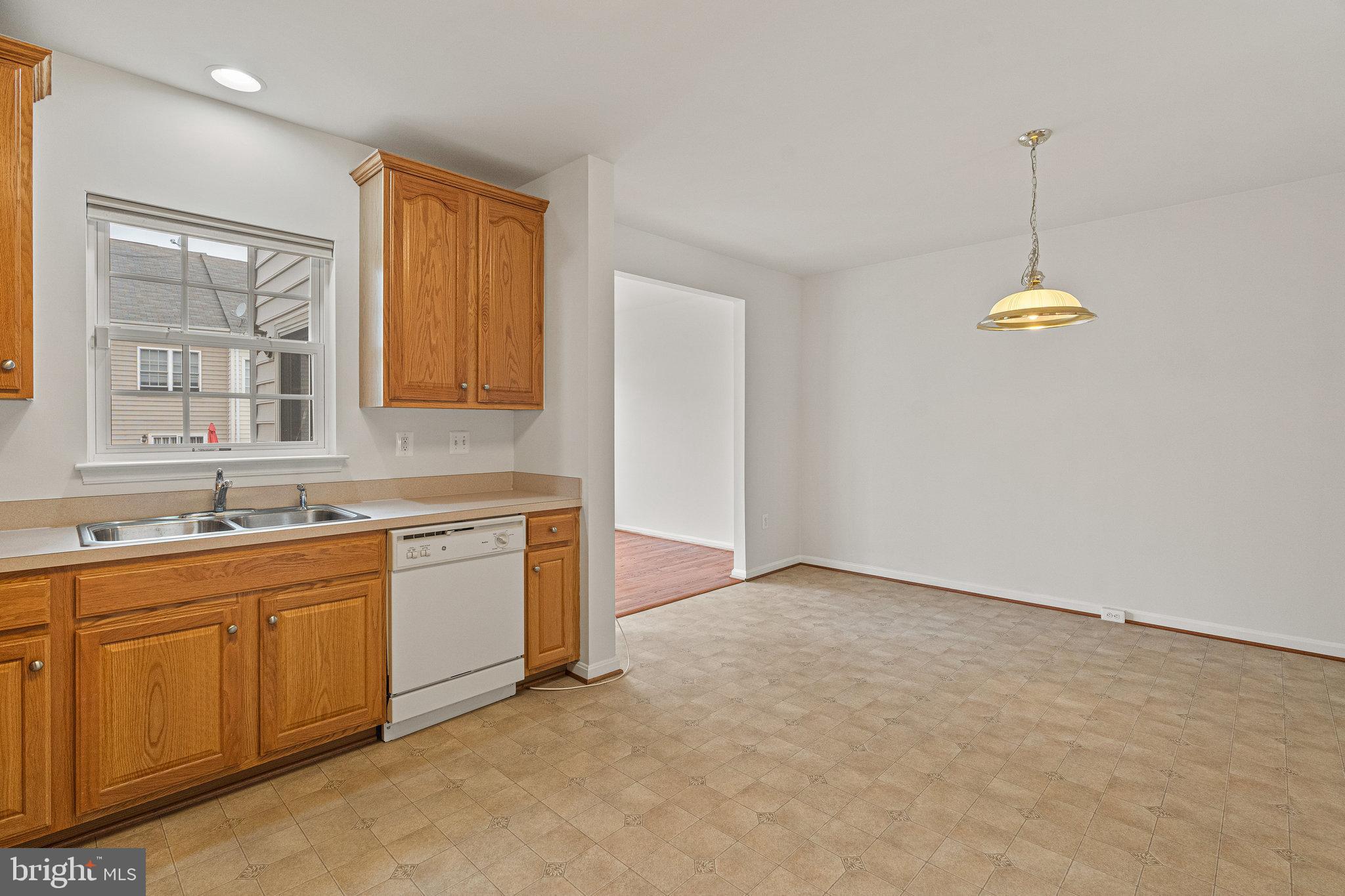 TOWNES AT COMPTON FARM - Residential