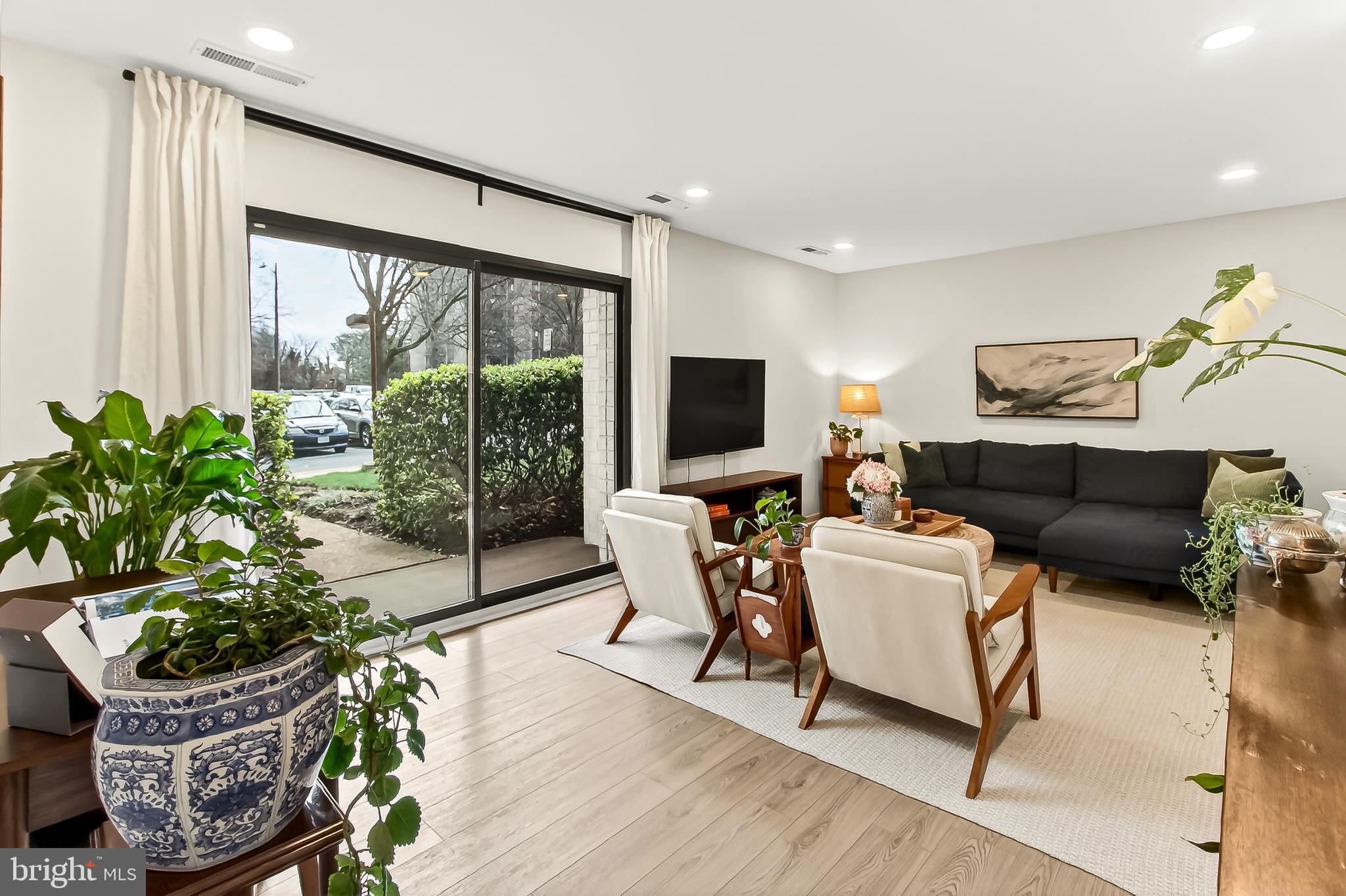 WOODLAKE TOWERS - Residential