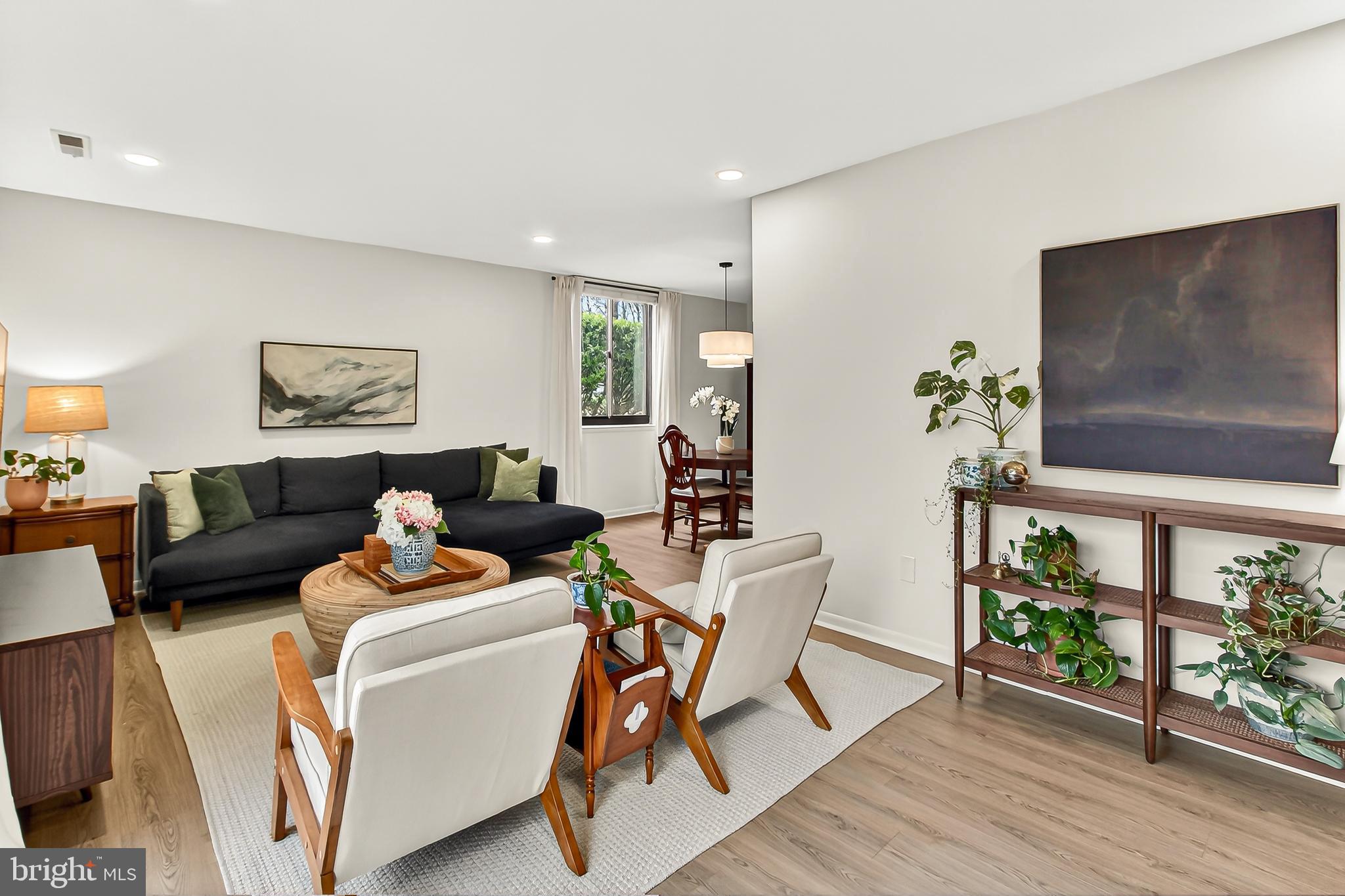 WOODLAKE TOWERS - Residential